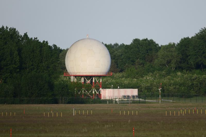 Radar a 2-es pálya délkeleti végénél