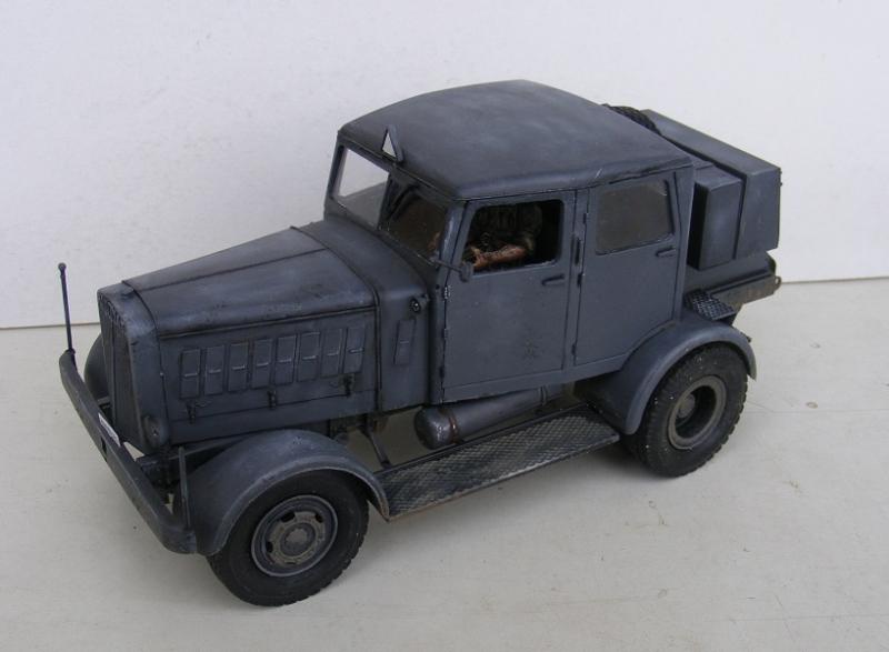 Hanomag SS100, MKH, 1/35

A Takom makettje egy saját gyártású figurával.
https://makettekeswg.blogspot.com/2024/05/922-hanomag-ss100.html