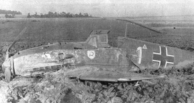 Messerschmitt-Bf-109E4-1.JG2-White-1-Otto-Bertram-crash-landing-Wicks-wingman-3rd-June-1940-01