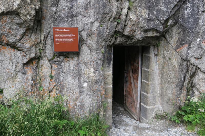 Az egyik bejárat

Teufelsbrücke bunkerei - Svájc