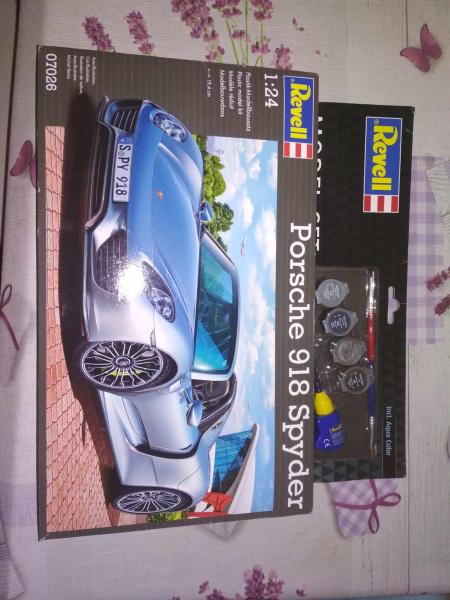 Revell Porsche 918 Spyder makett szett bontatlan (festék, ecset, ragasztó)1:24  9500 Ft