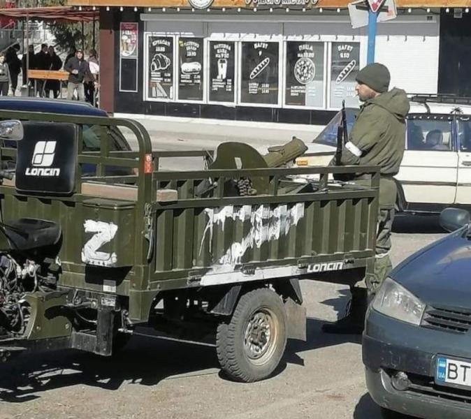 Egy modern (?) háromkerekű tacsanka Herszonban, két éve (2022)