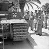 A király megtekinti a 131-est_The_British_Army_in_Tunisia_1943_NA3693