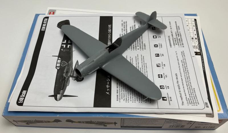 1/48 Hobbyboss Bf-109G

Képen látható állapotban.