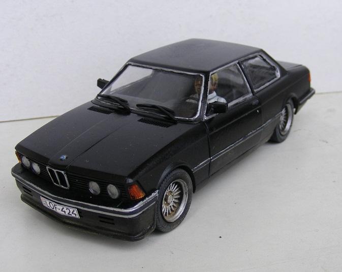 BMW E21, 1/35

A Takom makettje, egy saját figurával.
https://makettekeswg.blogspot.com/2024/09/1023-van-aki-dog-nagy-beemwevel.html