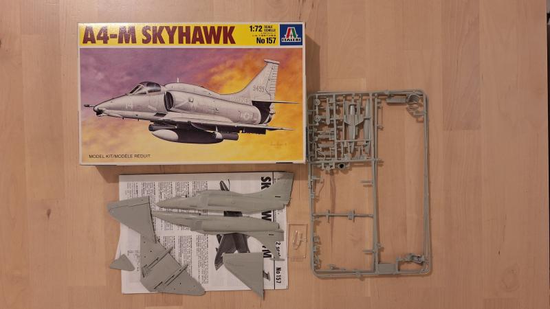 12 Italeri A4-M Skyhawk - ingyen