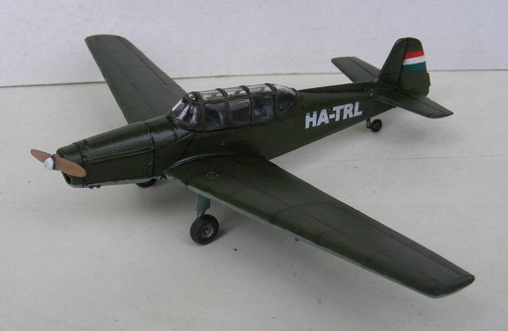 Zlin Z226, 1/72

A KP makettje, saját gyártású pilótákkal és egyedileg készíttetett matricával. https://makettekeswg.blogspot.com/2024/10/1031-zmrzlina-ii.html