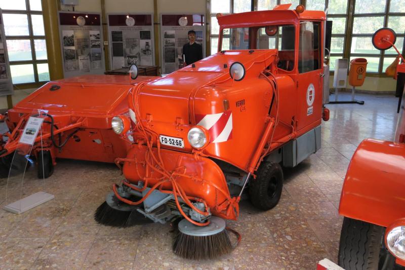 Verro City önfelszedő seprőgép

Ezek a svéd gyártmányú gépek 1965-ben jelentek meg Budapesten.