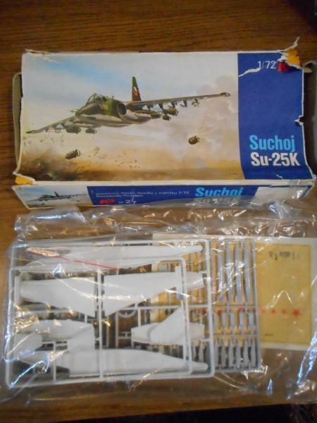 1:72 Su-25 2000 Ft

A doboza erősen viseltes, és az eredeti matricája sárgult, de jár hozzá új elefántcsontparti matrica.