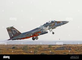 israeli-air-force-f-15i-raam-armed-with-practice-bombs-taking-off-from-hatzerim-air-force-base-israel-2T3C1TE