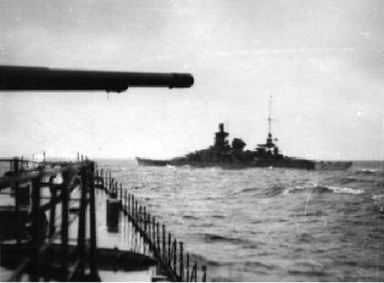 A Scharnhorst a Prinz Eugen-ról fényképezve az egyik áttörési kísérlet alatt