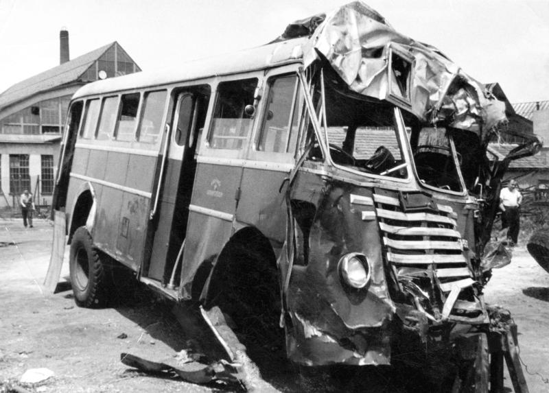 Balesetet szenvedett Ikarus 60 autóbusz

1960. június 16-án ez a busz zuhant le a Ferihegyi gyorsforgalmi úti felüljáróról a vasúti pályára.
Fortepan 45615
https://fortepan.hu/hu/photos/?id=45615