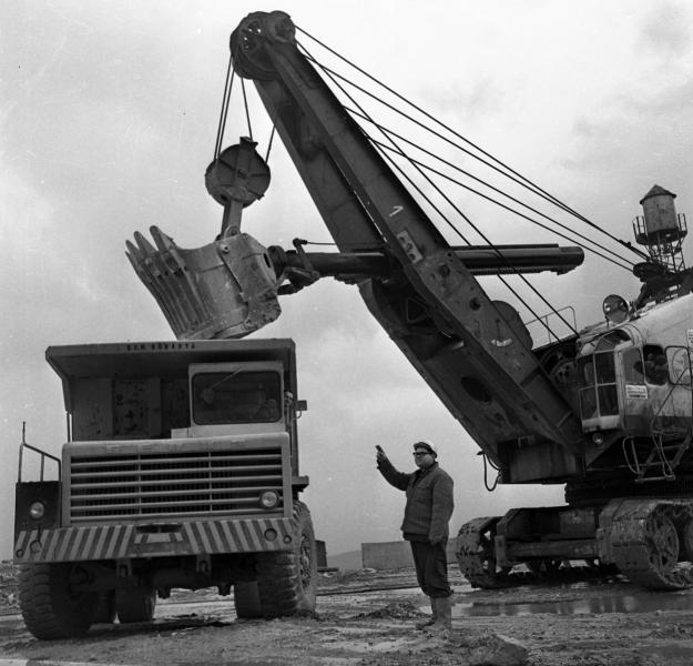 Kotrógép a Naszály mészkőbányájában - 1969

Fortepan / Urbán Tamás
https://fortepan.hu/hu/photos/?id=89625