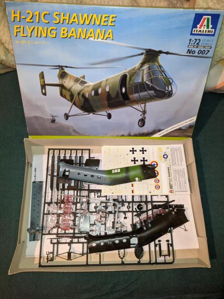 Italeri H-21C minimálisan elkezdett 5000 Ft