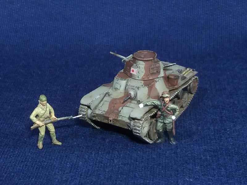 Type 95 Ha-Go IBG és egy Esci/Ertl figura