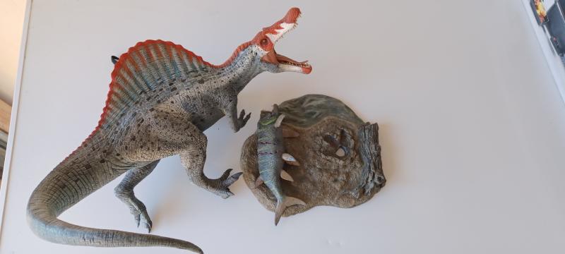 Spinosaurus vs. Xiphactinus dioráma 1.24