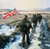 Vonuló brit egység a Falkland-szigeteken