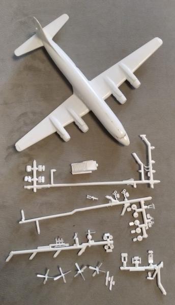 Revell DC-7_2 (2000)