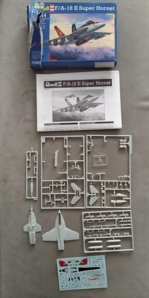 Revell F-18 (1000)