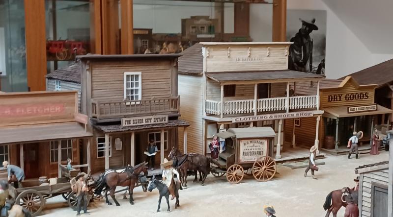1.30 western dioráma-Silver City FB csoport forrásból