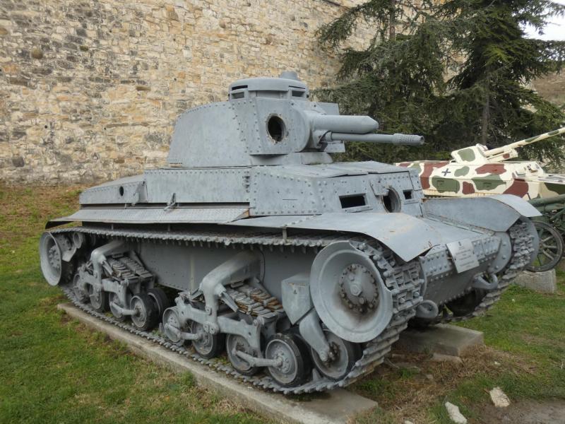 Panzer 35 (t)

A nyílászárók és a fegyverzet egy része hiányos; remélhetőleg teljesen restaurálják