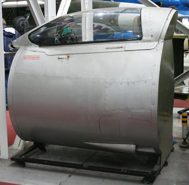 Mikoyan_MiG-21F-13_Fishbed-C_0306_cockpit_(8252319144)