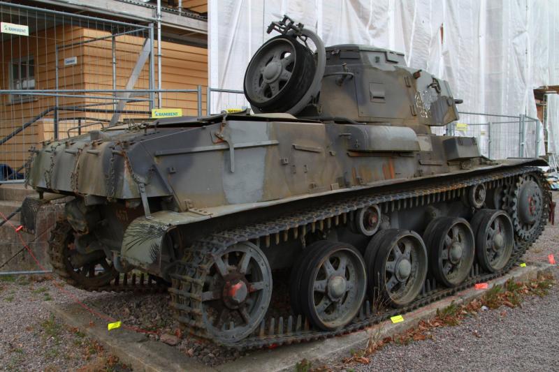 Ráadásként egy megőrzött Strv m/40K a skövdei laktanya udvarán