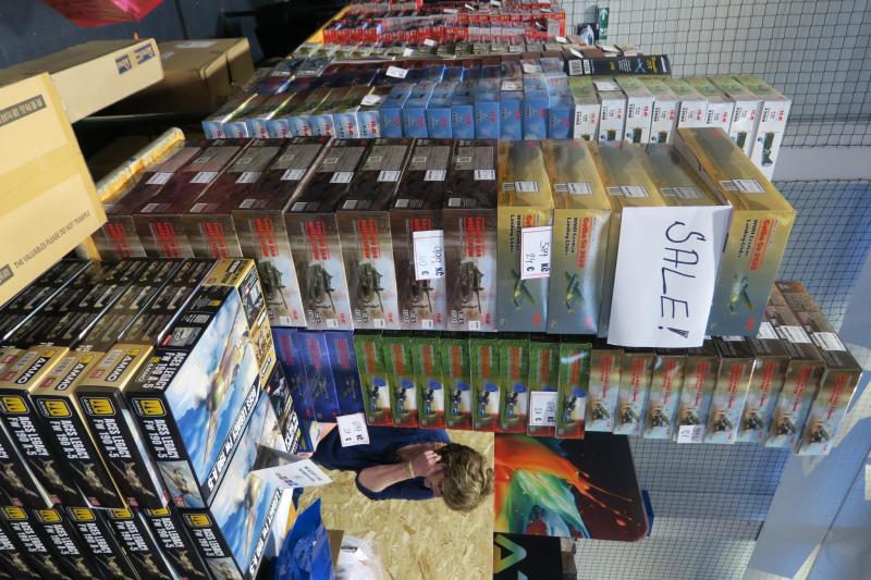 Ahol nem eleve akciósan adták a maketteket, ott jó eséllyel lehetett alkudni 10%-ot