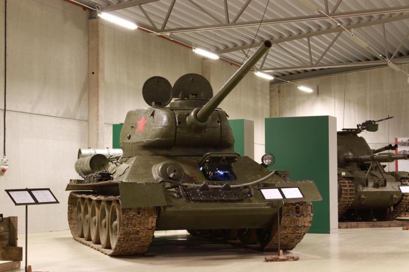 A T-34-esük korábban a Magyar Néphadseregben szolgált (köszönet az infóért Páncélosnak!)