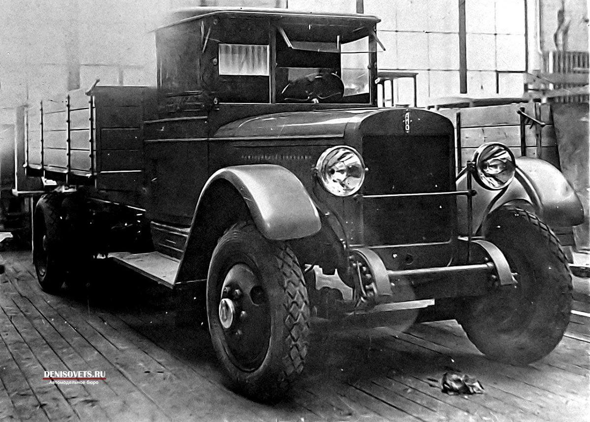 A "félvér" utód: az AMO-2
