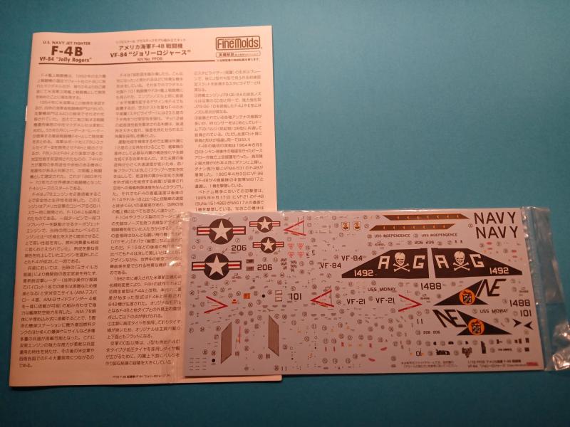 Proper brosúra, matricaív. Ez utóbbin ránézésre az összes stencil rajta van, viszont ez azt jelenti, hogy helyenként hármasával-hatosával csoportosítva, elég sok a felesleges üres hordozófilm.