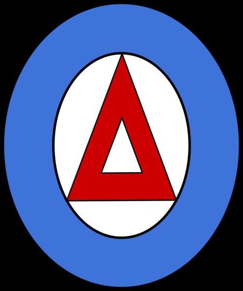 A középen látható piros háromszög a görög ábécé negyedik betűje, a "delta". D, azaz demokrácia.