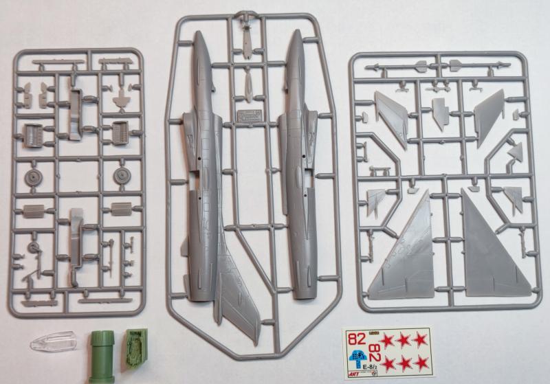 Mig E-8_001

3 öntőkeret, egy kis matrica, némi gyanta és egy kabintető az összes alkatrész.