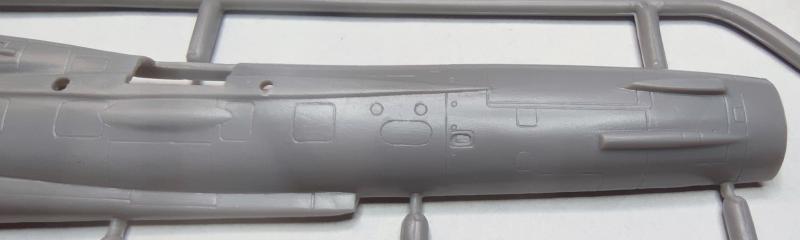 Mig E-8_008

Itt kicsit jobbak a panelvonalak, de fúrni kell majd a hűtőlevegő beömlőt.