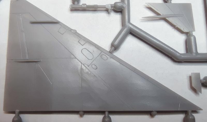 Mig E-8_009

A bal szárny és orrsegédszárny. Némi szegecs majd elfér, ha ráveszem magam.