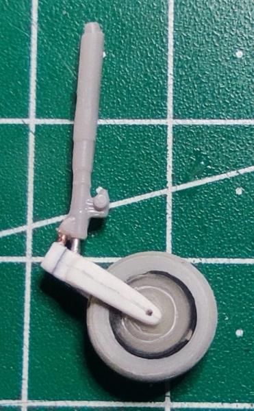 Mig E-8_015

A villa már felragasztva, a kerék még csak próba.