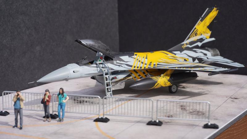 F-16A MLU_X-Falcon_Heller-Kinetic No30411_1-48 (2025)_01