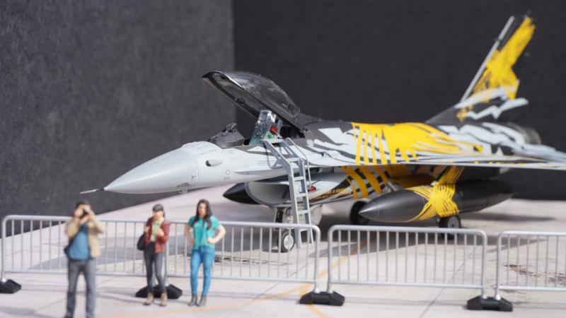 F-16A MLU_X-Falcon_Heller-Kinetic No30411_1-48 (2025)_02