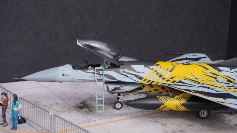 F-16A MLU_X-Falcon_Heller-Kinetic No30411_1-48 (2025)_09