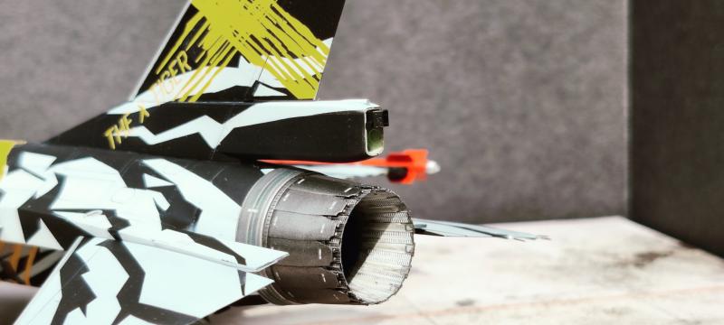 F-16A MLU_X-Falcon_Heller-Kinetic No30411_1-48 (2025)_19