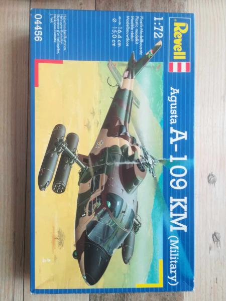 4000 A109 néhány alkatrész levágva