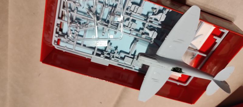 Airfix spitfire elkezdett, szárnyvég letörve
