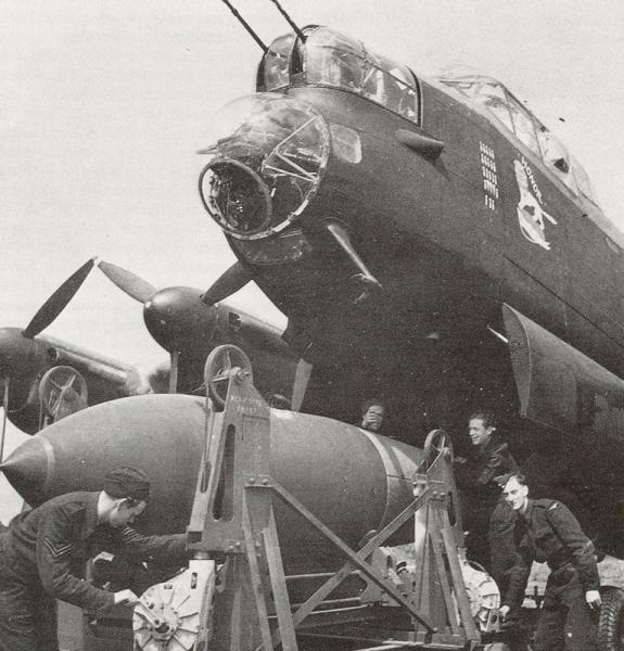 Avro-Lancaster-bombed-up-with-Tallboy