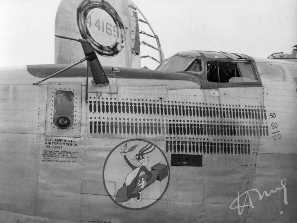 „Dottie’s Double”, egy 124 bevetéses B-24J-1 Liberator a 380th BG („The Flying Circus”), 530th BS kötelékéből
