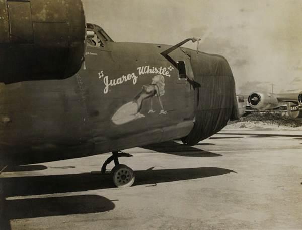 A "Juarez Whistle" egy, a telepen ritkának számító korai B-24D1-65 Liberator, ami a 380th BG („The Flying Circus”), 530th BS gépe volt