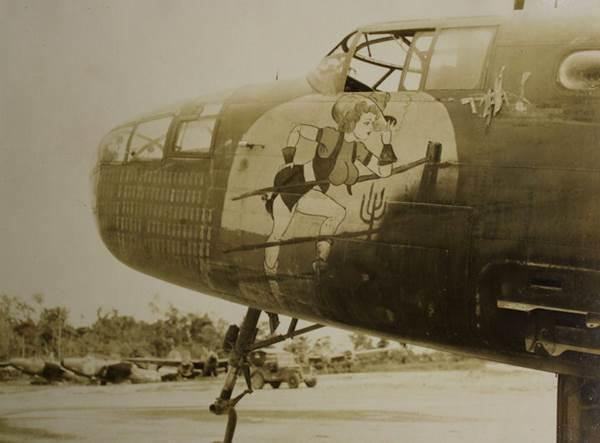 B-25C/D Mitchell, "Cowgirl" témájú, a jobb alsó sarkán részben átfestett nose art-tal