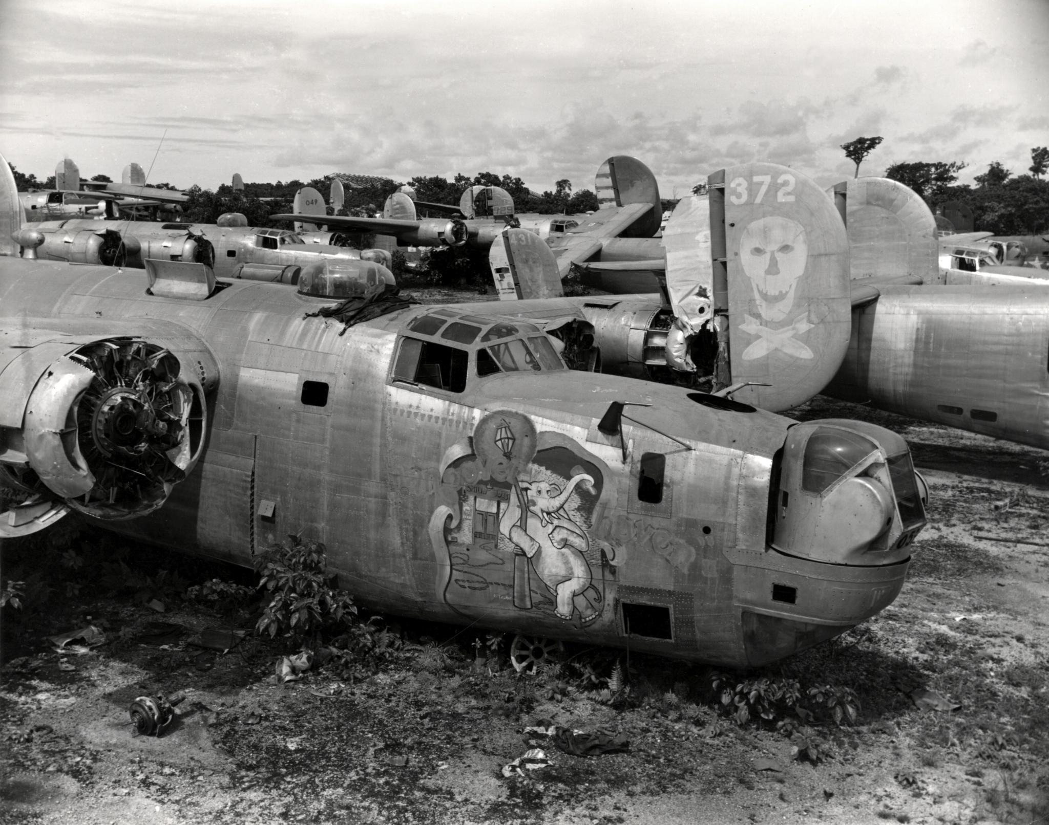 „Hangover Haven II”, egy fotó-felderítő F-7A Liberator a 6th PRG, 20th CMS („Flying Dumbos”) állományából