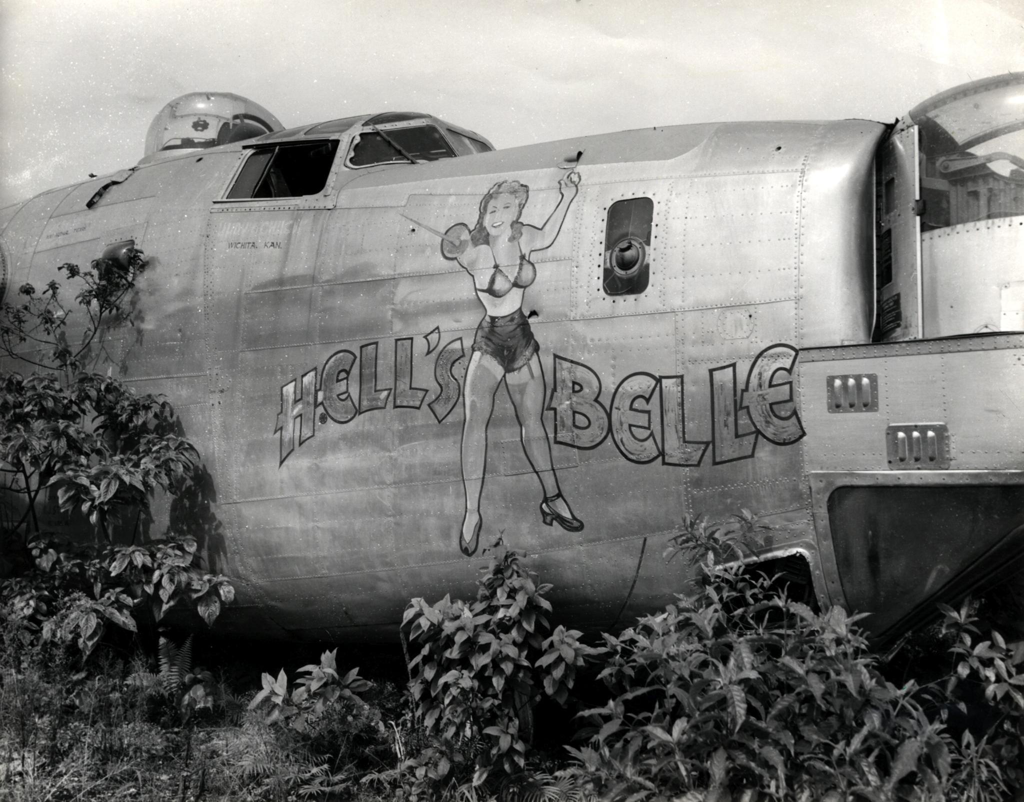 "Hell's Belle", egy B-24J-175 Liberator a 494th BG („Kelley