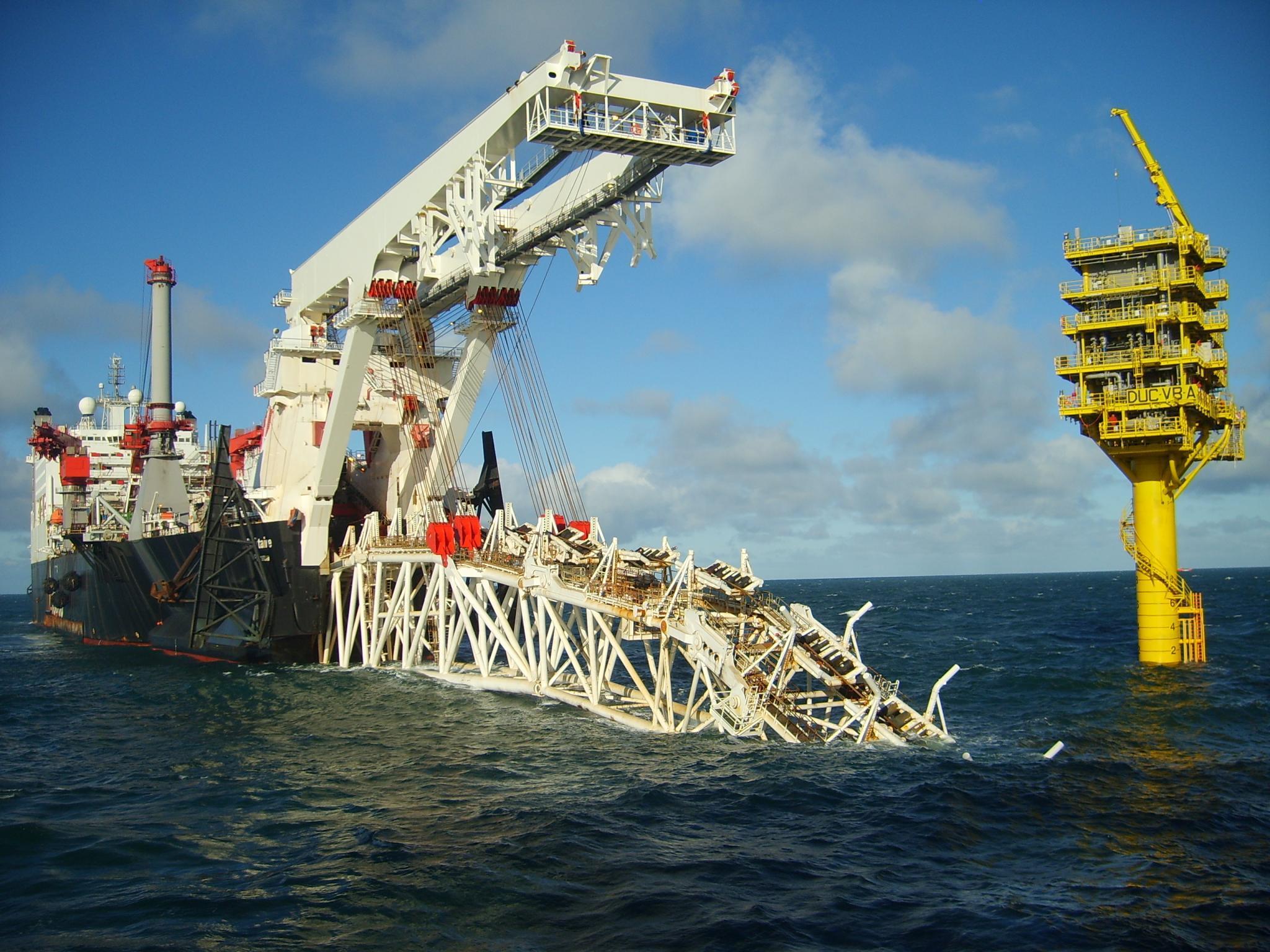 A Solitaire a Wellhead mellett