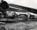 A dzsip mögött a „Ready Teddy” nevű B-24J-50 Liberator látható a 380th BG („The Flying Circus”), 529th BS állományából